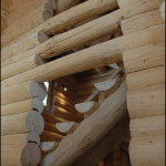 Casas de troncos de madera, detalle escalera.