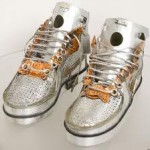 esculturas zapatillas residuos electrónicos