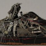 escultura zapatillas geek residuos electrónicos