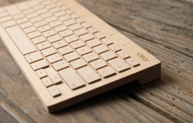 teclado inalámbrico de madera diseñado por Orée