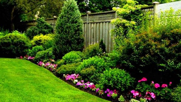 6 materiales con los que vallar el jardín y disfrutar de